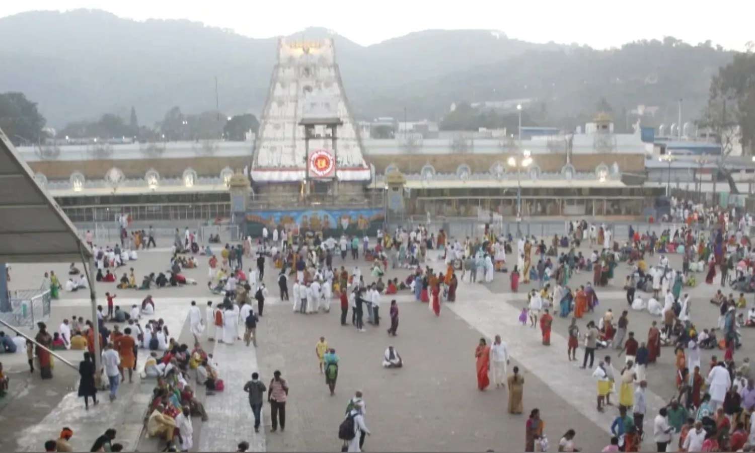 திருப்பதியில் பக்தர்கள் கூட்டம் குறையாததால் வி.ஐ.பி தரிசனம் தொடர்ந்து ரத்து