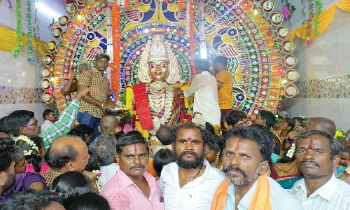 குடியாத்தம் அடுத்த எர்த்தாங்கல் கிராமத்தில் கெங்கையம்மன் திருவிழா