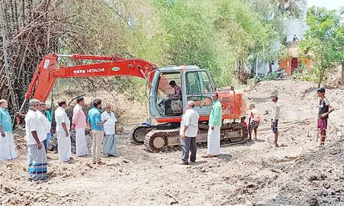 குளம் தூர்வாரும் பணி தீவிரம்