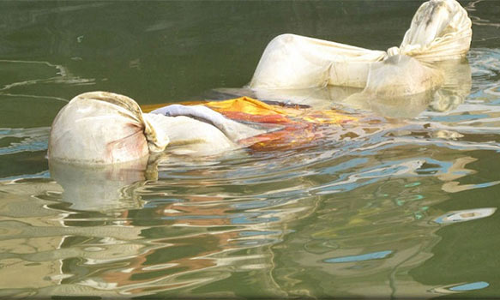 ஏரியில் பிணமாக கிடந்த தொழிலாளி