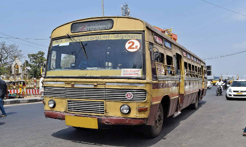 வேலூரில் புதிய வழித்தடங்களில் டவுன் பஸ்கள் இயக்க வேண்டும் - பொதுமக்கள் வலியுறுத்தல்