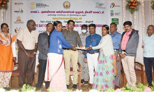 வங்கி பணியாளர்கள்  பொதுமக்கள் கடனுதவி பெறுவதற்கான வழிமுறைகளை  தெரிவிக்க வேண்டும்