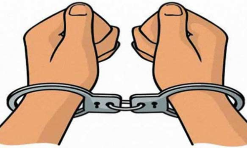 தொழிலாளியிடம் பிக்பாக்கெட்- 2 வாலிபர்கள் கைது