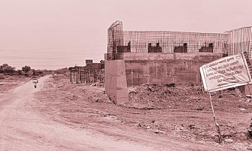 கொசஸ்தலை ஆற்று குறுக்கே கட்டப்படும் மேம்பால பணியை விரைந்து முடிக்க வேண்டும்- வாகன ஓட்டிகள் கோரிக்கை