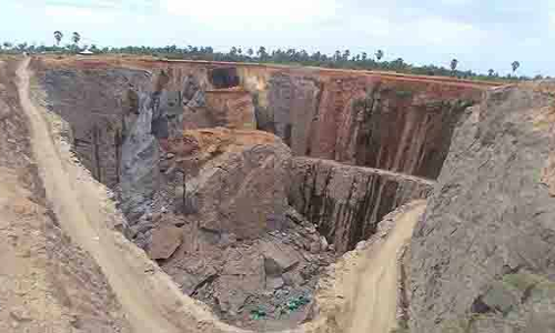 குவாரிகள் இயங்க தடை: கல், மணல் கிடைக்காததால் கட்டுமான பணிகள் பாதிப்பு