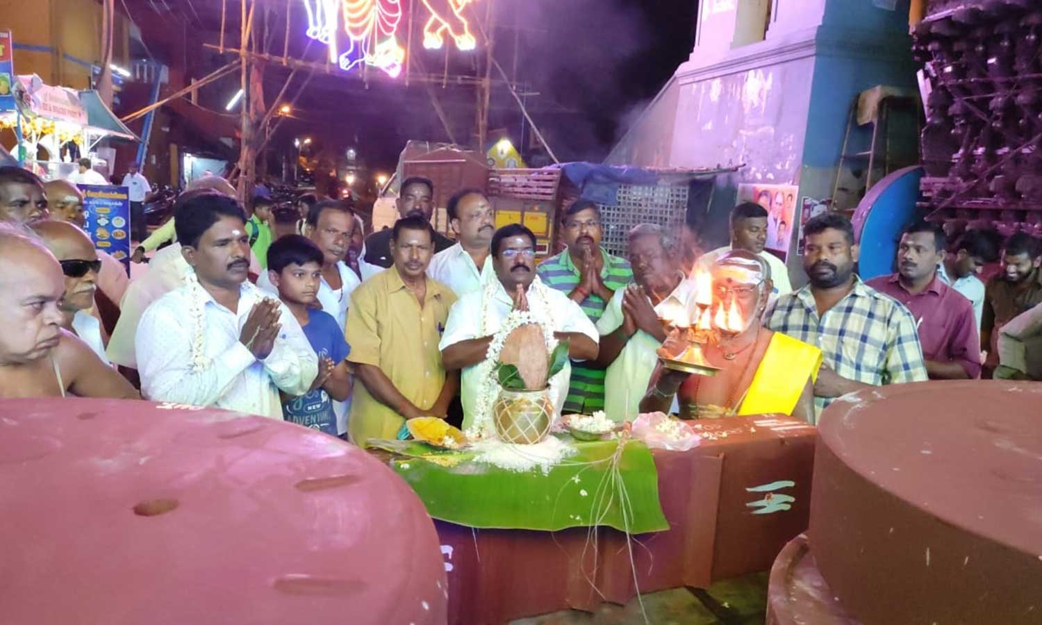 திருக்காமீஸ்வரர் கோவில் விநாயகர் தேருக்கு புதிய இரும்பு சக்கரம் திருக்காமீஸ்வரர் கோவில் விநாயகர் தேருக்கு புதிய இரும்பு சக்கரம்