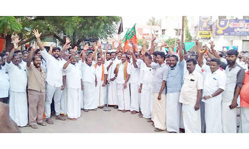 பா.ஜ.க.வினர் கருப்புகொடியேந்தி ஆர்ப்பாட்டம்