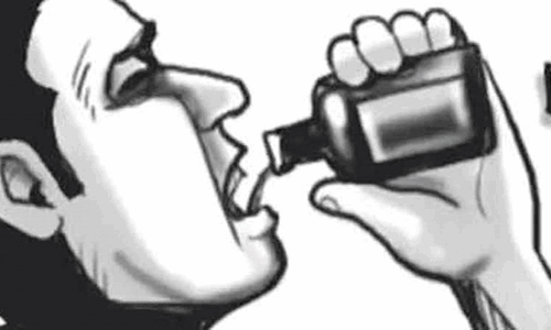 வாலிபர்-முதியவர் தற்கொலை