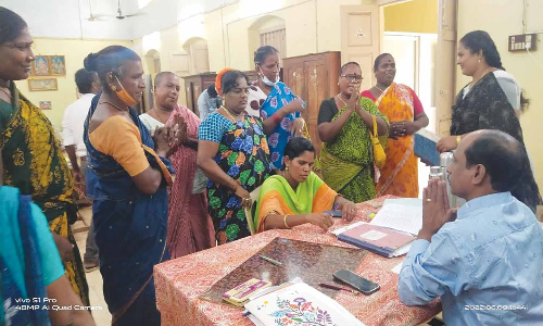 பட்டா கேட்டு திருநங்கைகள் மனு