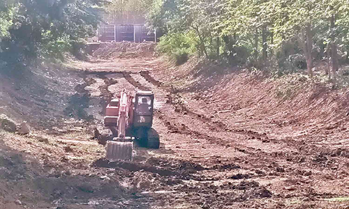 சுள்ளான் ஆற்றின் தூர்வாரும் பணியை விரைந்து முடிக்க விவசாயிகள் கோரிக்கை