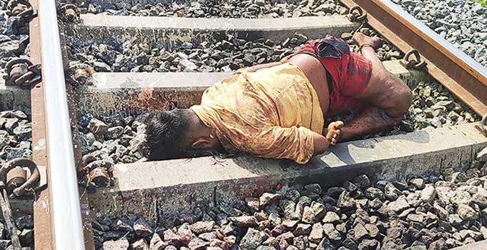 ஒட்டன்சத்திரத்தில் ரெயிலில் அடிபட்டு இசைக்கலைஞர் பலி ஒட்டன்சத்திரத்தில் ரெயிலில் அடிபட்டு இசைக்கலைஞர் பலி