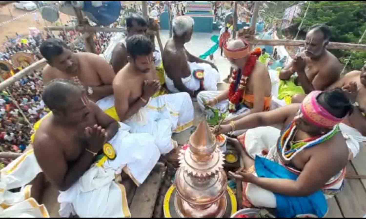 ஊத்தங்கரை அருகே பெருமாள் கோவில் கும்பாபிஷேக விழா ஊத்தங்கரை அருகே பெருமாள் கோவில் கும்பாபிஷேக விழா