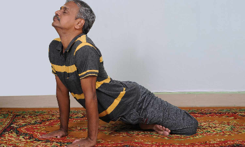 கட்டழகு தரும் பத்ம புஜங்காசனம்