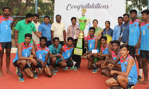 கல்லூரிகளுக்கு இடையே கைப்பந்து போட்டி