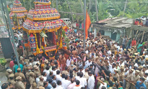 தேரோட்டத்தில் அமைச்சர் மனோ தங்கராஜூக்கு எதிர்ப்பு தெரிவித்து இந்து அமைப்புகள் போராட்டம்- 60 பேர் கைது