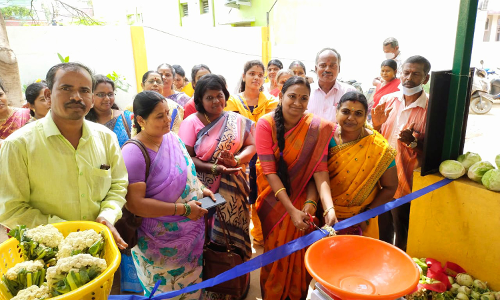 திருப்பத்தூர் உழவர் சந்தையில் சுய உதவிக் குழுக்களுக்கு கடை ஒதுக்கீடு