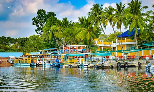 படகு குழாமில்  கர்ப்பிணிகள்-ஊனமுற்றோருக்கு நுழைவு கட்டணம் இல்லை