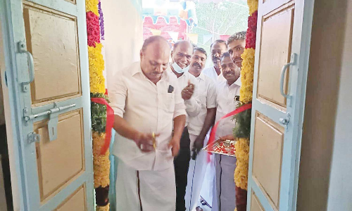 ஏழை குடும்பங்களுக்கு இலவச வீடுகள்