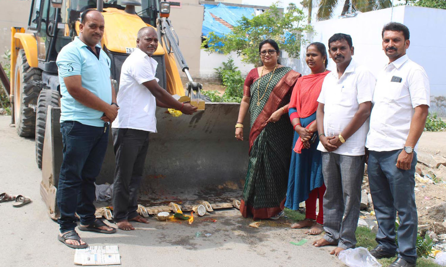 கிருஷ்ணகிரி நகராட்சியில் கழிவுநீர் கால்வாய் அமைக்கும் பணி-நகர்மன்ற தலைவர் தொடங்கி வைத்தார் கிருஷ்ணகிரி நகராட்சியில் கழிவுநீர் கால்வாய் அமைக்கும் பணி-நகர்மன்ற தலைவர் தொடங்கி வைத்தார்