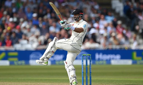 இரட்டை சதத்தை தவறவிட்ட மிட்செல் - நியூசிலாந்து முதல் இன்னிங்சில் 553 ரன்கள் குவிப்பு