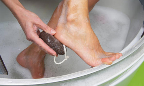 பாதங்களைக் காக்கும் பியூமிஸ் கல்... பயன்படுத்துவது எப்படி?