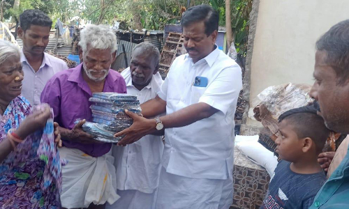 தீ விபத்தில் பாதிக்கப்பட்டவர்களுக்கு  விரைவில் வீடு கட்டித்தரப்படும்  லட்சுமிகாந்தன் எம்.எல்.ஏ. உறுதி