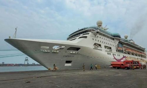 புதுவை கடற்பகுதிக்கு மீண்டும் வந்த உல்லாச சொகுசு கப்பல்