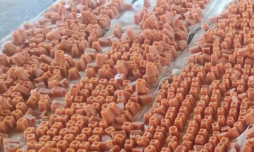 கபிலர்மலையில் அச்சு வெல்லம் ஒரு சிப்பம் ரூ.1,250-க்கு விற்பனை