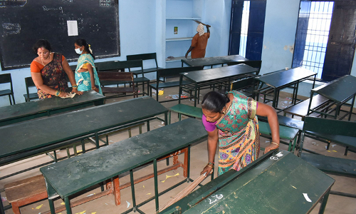 கடலூர் மாவட்டத்தில் நாளை பள்ளிகள் திறப்பு:   2,180 பள்ளிகளில்  தூய்மைப் பணிகள்  தீவிரம்
