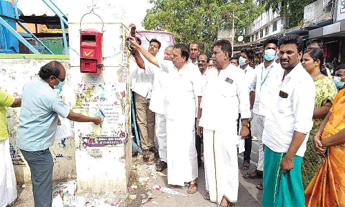 தூய்மை பணியில் ஈடுபட்ட எம்.எல்.ஏ.