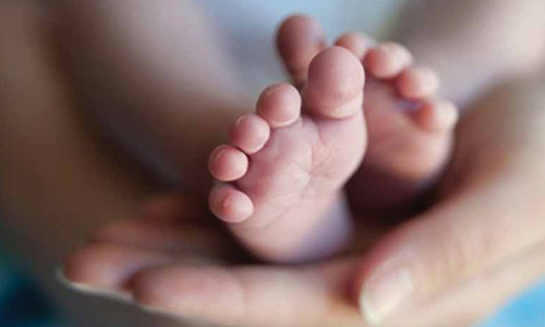 ஸ்பீக்கர் பாக்ஸ் சரிந்து விழுந்து 3 மாத பெண் குழந்தை சாவு