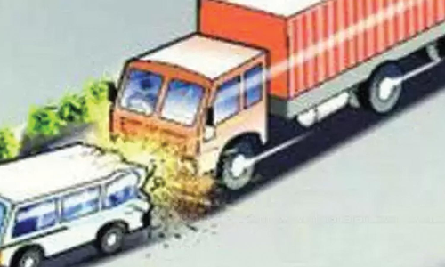 வேட்டவலத்தில் லாரி மோதி பெண் உள்பட 2 பேர் சாவு