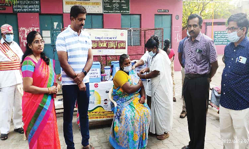 வேலூர் மாவட்டத்தில் கொரோனா சிறப்பு தடுப்பூசி முகாம்