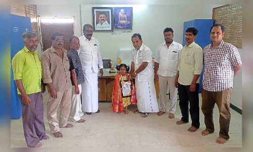 இந்தியா புக் ஆப் ரெக்கார்ட்சில் இடம் பிடித்த சிறுமிக்கு வாழ்த்து