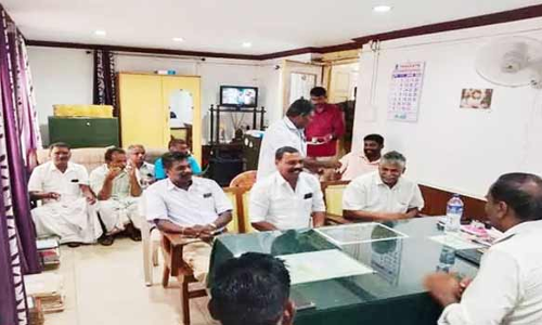 யானைகள் ஊருக்குள் வருவதை தடுக்க அகழிகளை முறையாக தூர்வார வேண்டும்