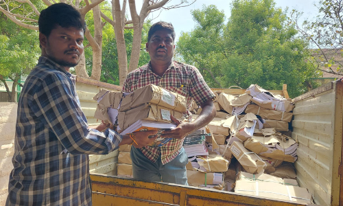 கள்ளக்குறிச்சி மாவட்டத்தில்  பள்ளிகளுக்கு புத்தகங்கள் அனுப்பும் பணி தீவிரம்