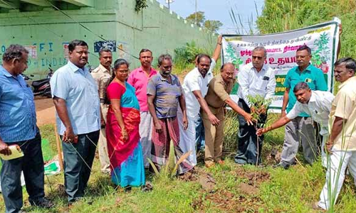 தாமிரபரணி பிறந்தநாள் விழா; மரக்கன்றுகள் நட்டு உறுதிமொழி