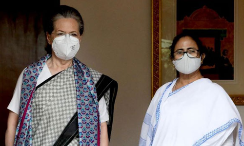 விரைவில் பொது வாழ்க்கைக்கு திரும்புங்கள்- சோனியா குணமடைய மம்தா பிரார்த்தனை