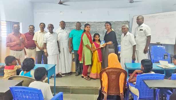 செங்கோட்டை நூலகத்தில் கோடை கால ஓவியப்பயிற்சி நிறைவு செங்கோட்டை நூலகத்தில் கோடை கால ஓவியப்பயிற்சி நிறைவு