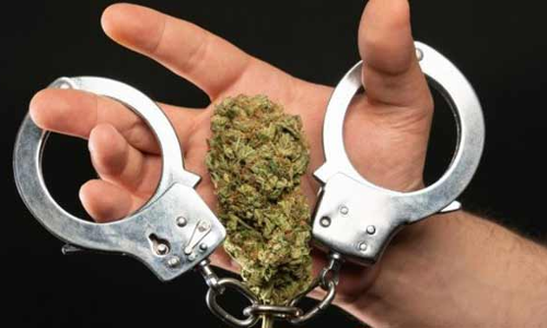 தேனி மாவட்டத்தில் மது, புகையிலை விற்றவர்கள் கைது