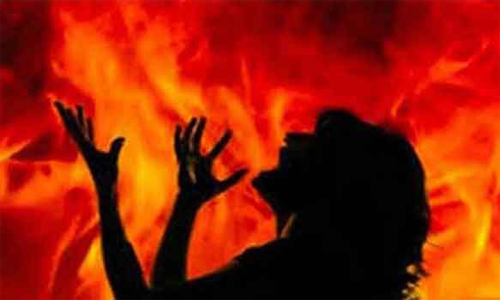 மூதாட்டி தீக்குளித்து தற்கொலை