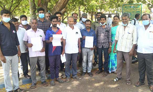 கொரோனா உதவித்தொகை கோரி கலெக்டரிடம் மனு