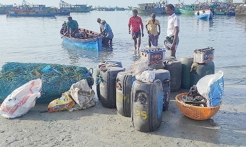 மீன்பிடி தடைக்காலம் நாளையுடன் முடிகிறது- கடலுக்கு செல்ல தயாராகும் ராமேசுவரம் மீனவர்கள்