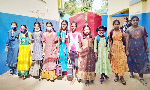 தஞ்சை மாவட்டத்தில் பள்ளிகள் இன்று திறப்பு - உற்சாகத்துடன் வந்த மாணவர்கள்