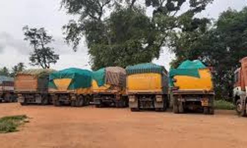 ஓசூர் அருகே   ஜல்லிகற்கள் கடத்திய 3 லாரிகள்  பறிமுதல்