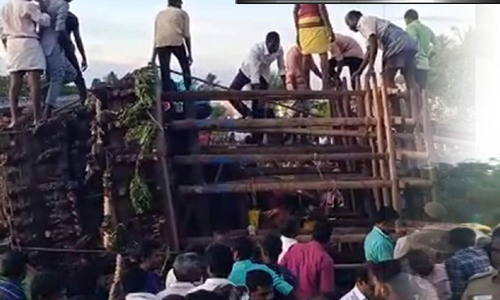 தர்மபுரி அருகே சோகம் - தேர் கவிழ்ந்த விபத்தில் 2 பேர் பலி