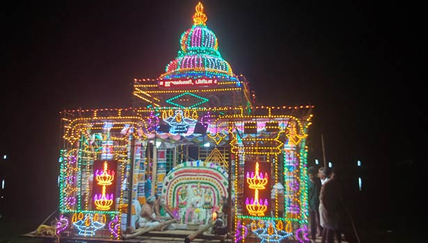 ஆலங்குடி திருவரங்குளம் அரங்குளநாதர் கோவிலில் தெப்பத்திருவிழா ஆலங்குடி திருவரங்குளம் அரங்குளநாதர் கோவிலில் தெப்பத்திருவிழா