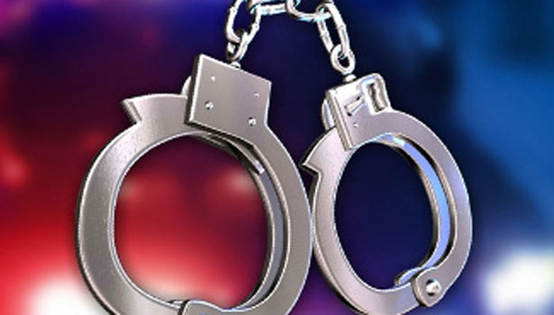 வேலூரில் காரில் வந்து லாரி திருடிய கில்லாடி கொள்ளையர்கள் 2 பேர் கைது