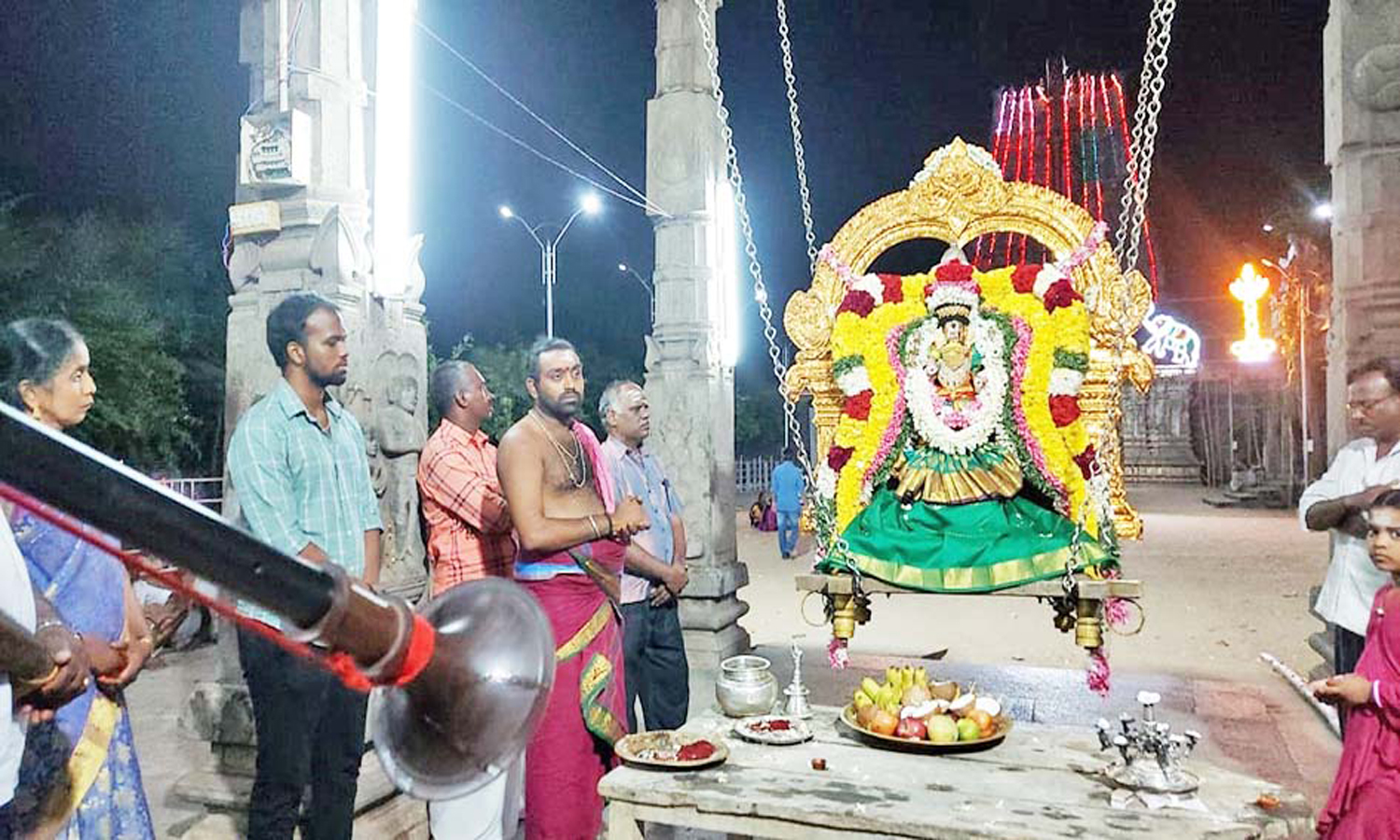 திருவதிகை வீரட்டானேஸ்வரர் கோவிலில் பவுர்ணமி கிரிவலம், ஊஞ்சல் உற்சவம்
