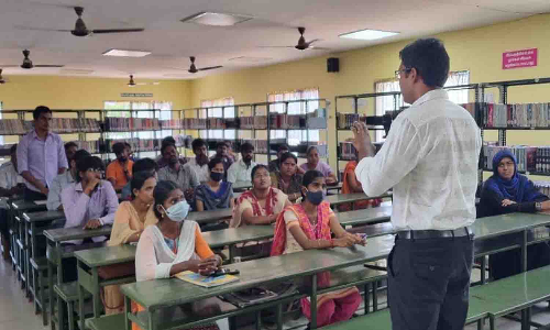 ஐ.ஏ.எஸ்., தேர்வு பாடத்திட்டத்தை புரிந்து  படிக்க வேண்டும் -   தேர்ச்சி பெற்ற சந்தோஷ்குமார் அறிவுரை